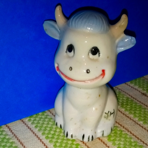 Adorable Vintage "Baby Moo Cow" with makers mark - Picture 1 of 3